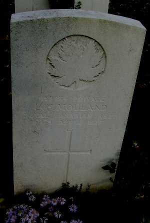 CWGC headstone for Pte Leslie Mouland
