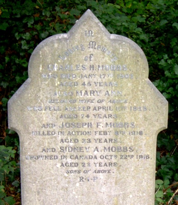 CWGC headstone for Pte Joseph Mobbs.