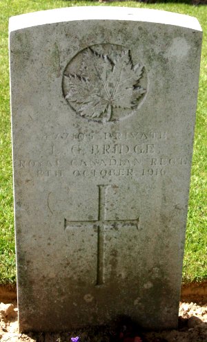 CWGC headstone for Pte Leonard Bridge.