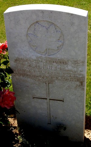 CWGC headstone for Pte Cecil Buell.