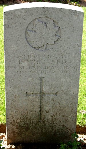 CWGC headstone for Pte Edwin Freeland.