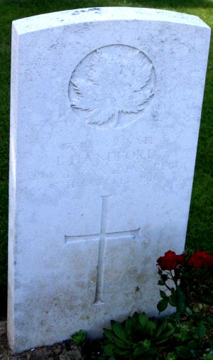 CWGC headstone for Pte Isaac Handford.