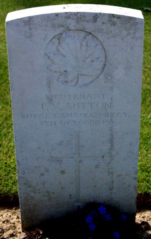 CWGC headstone for Lieut. Percy Sutton.