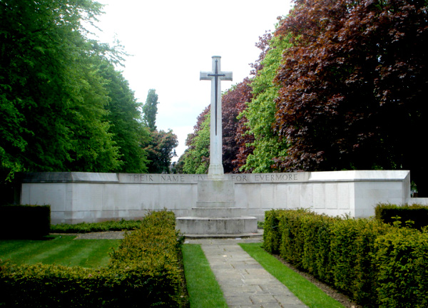 The memorial screen wall at Tottenham and Wood Green Cemetery.