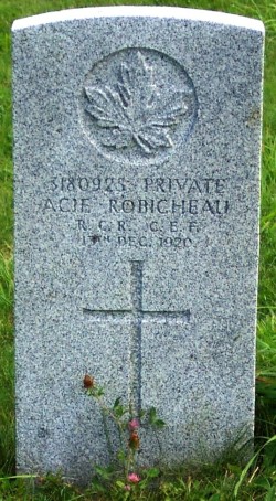 CWGC headstone for Pte Acie Robicheau