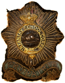A very rare bullion officers cap badge for the Infantry School Corps (1883-1892). 