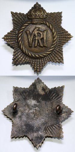 Sand cast, one-piece Guelhic crown cap badge.
